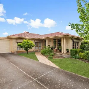 Spacious, Modern & Stylish Vacation Seaton